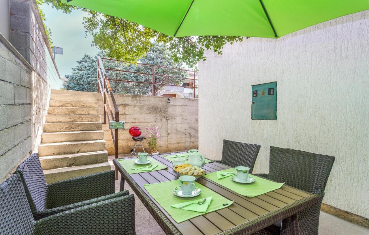 2 Bedroom Cozy Apartment In オミサリ エクステリア 写真