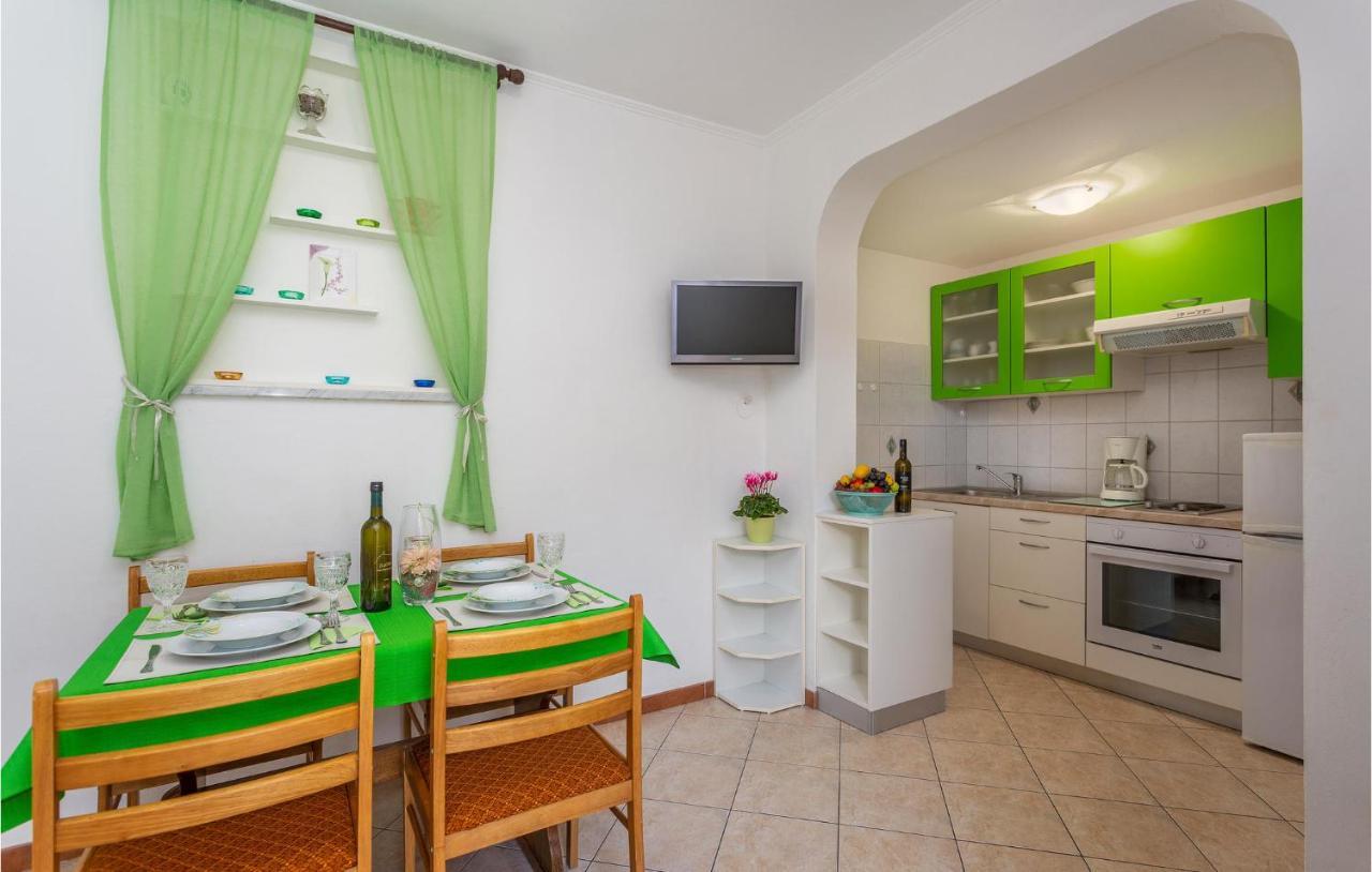 2 Bedroom Cozy Apartment In オミサリ エクステリア 写真