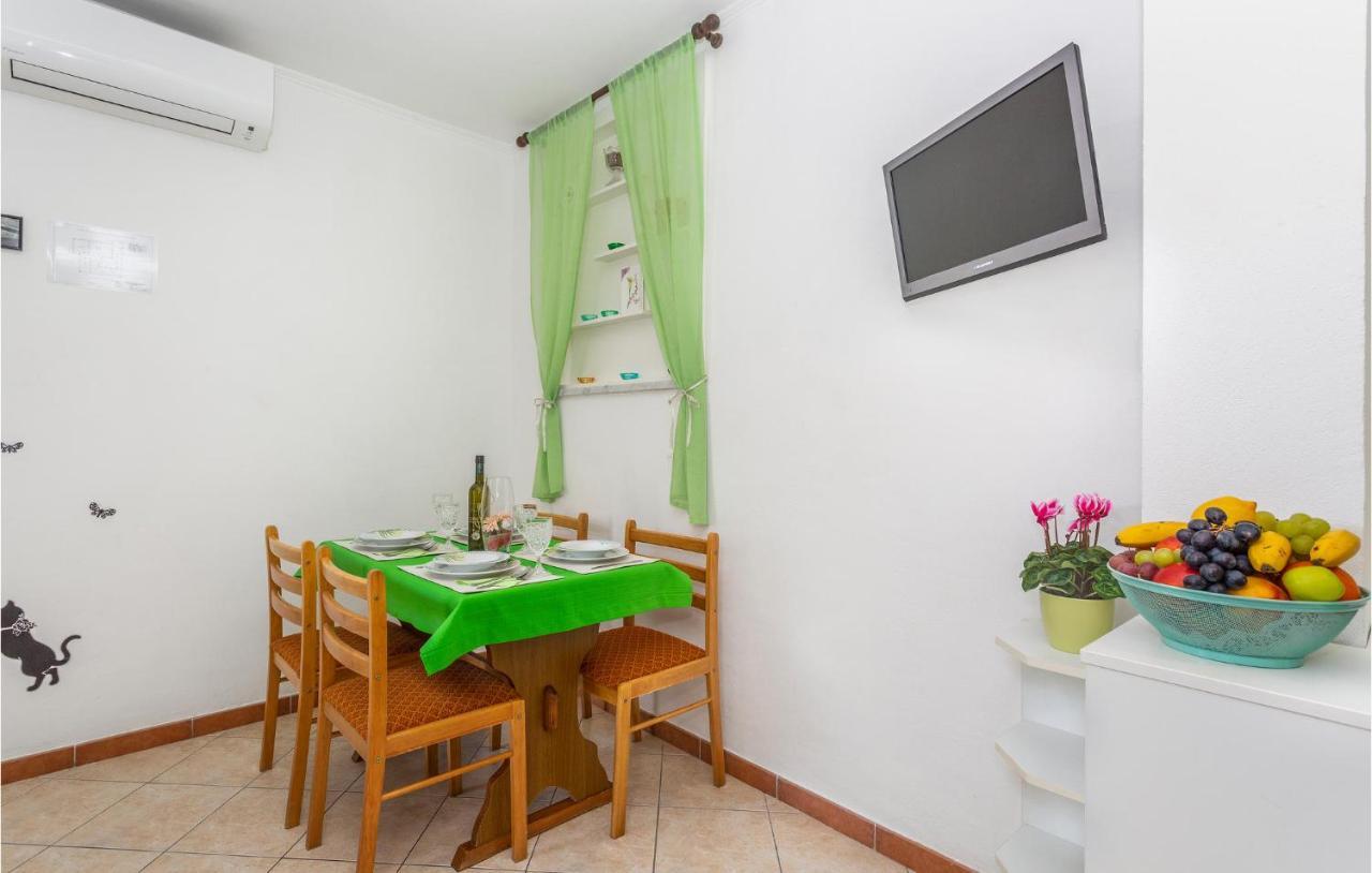 2 Bedroom Cozy Apartment In オミサリ エクステリア 写真