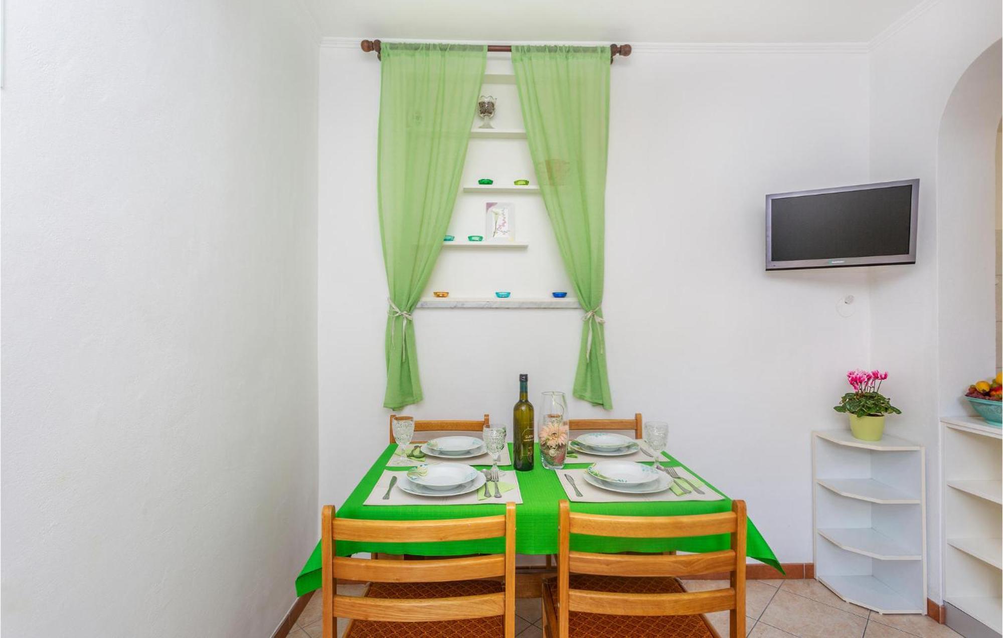 2 Bedroom Cozy Apartment In オミサリ エクステリア 写真